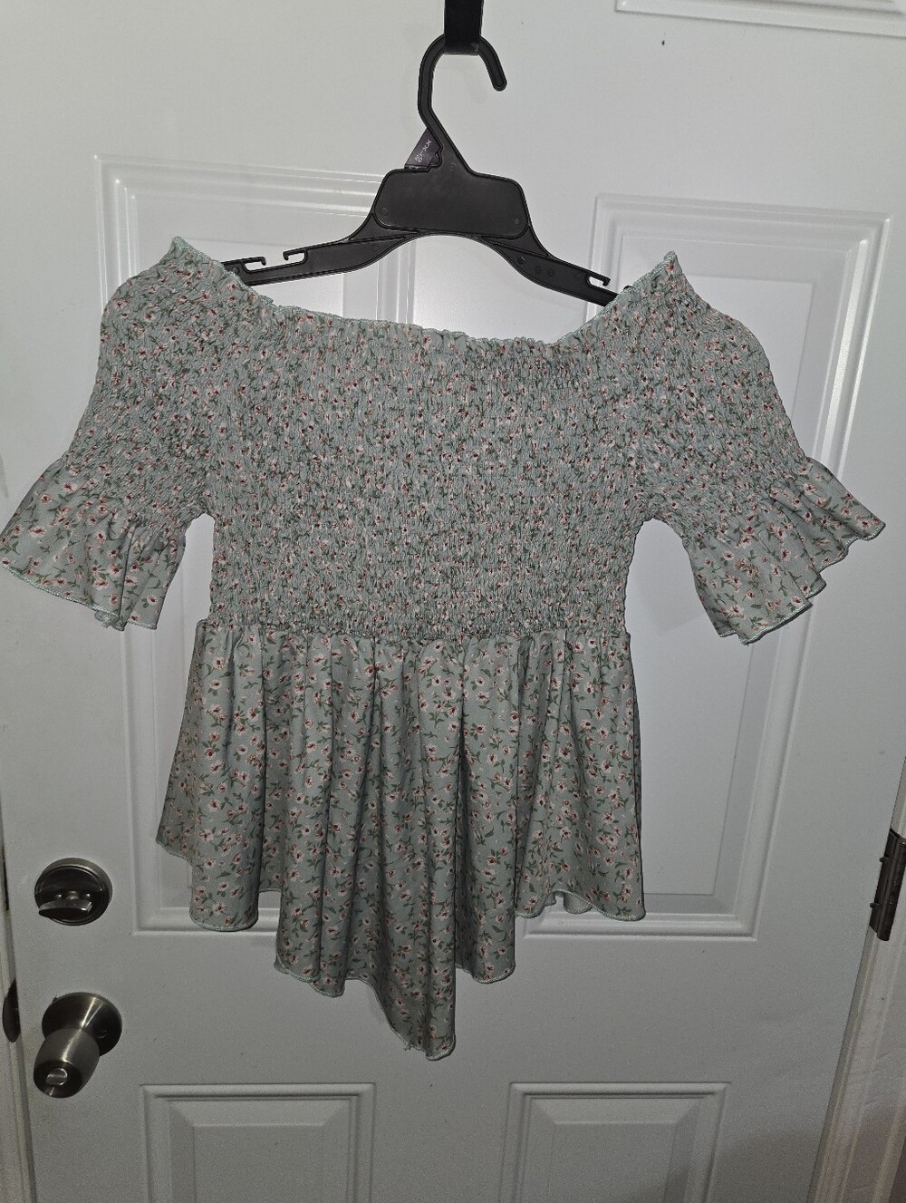 Shein Smocked Off-Shoulder Floral Peplum Top - Sage Green Size 1xl